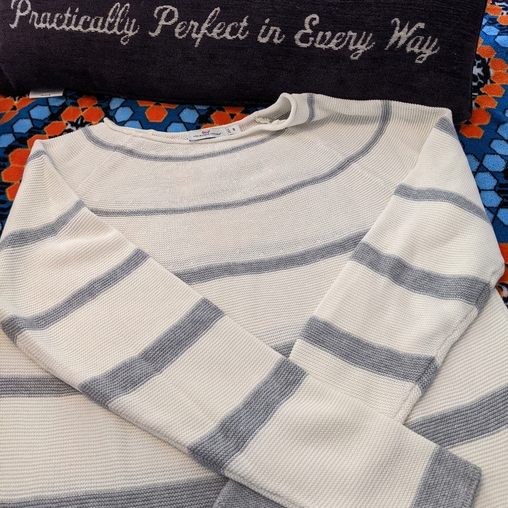 Vineyard Vines lightweight sweater, size M.